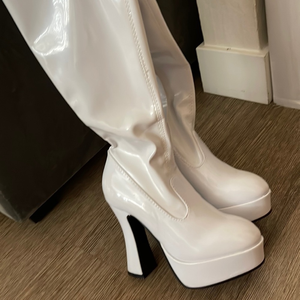 Size 7 - Elle go go boots